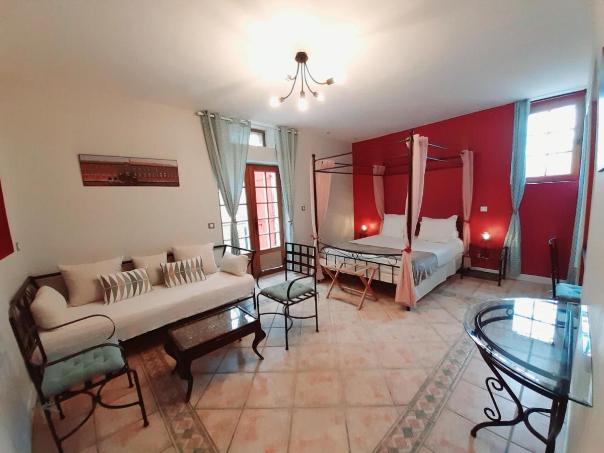 Logis Domaine De Peyrolade Bed & Breakfast Daux Exterior photo